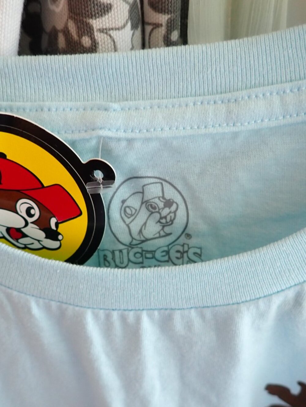Buc-ee's T Shirt Pretty Color's - Picture 5 of 15